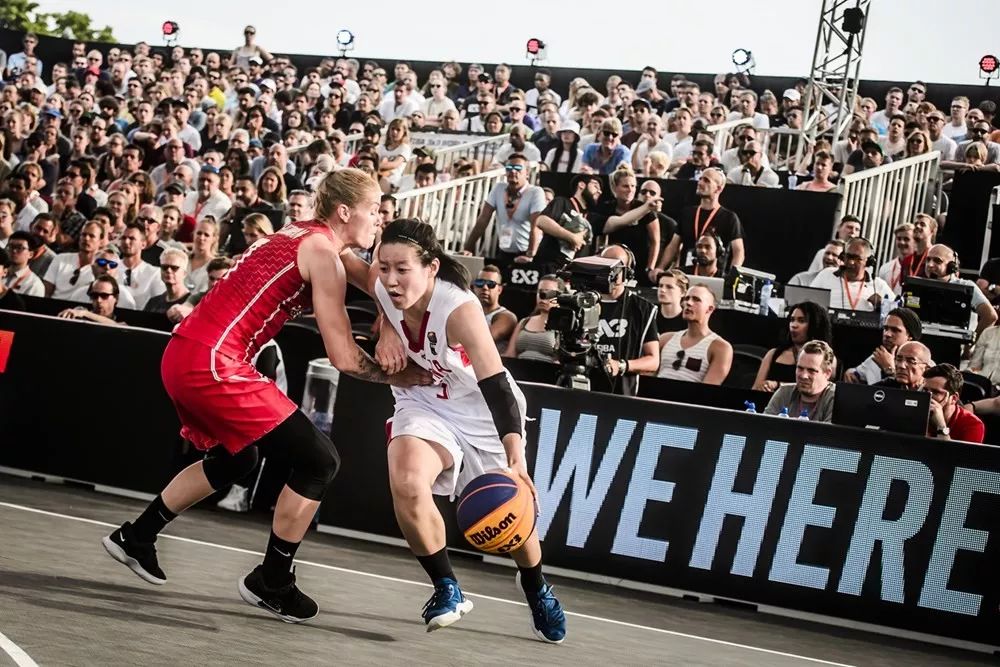 侯森出球被 侯森出球被